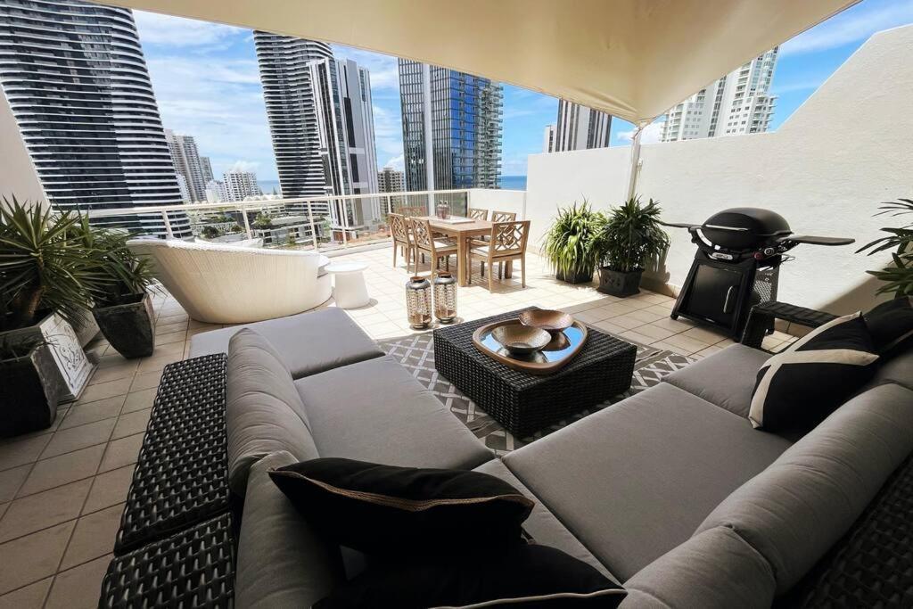 Private Sky Terrace Classic Penthouse 2 Car Parks Apartment Gold Coast Exterior photo